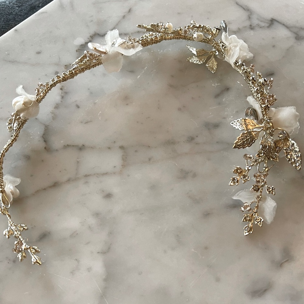 Gorgeous gold bridal headpiece with pearls and crystals